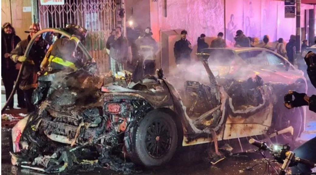 无人驾驶车撞人意外频传 惨遭旧金山中国城暴徒烧成废铁