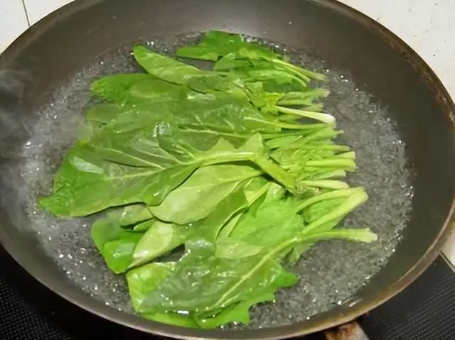 綠葉菜焯多少秒，營養保留最大？這幾種做飯妙招，不學太吃虧了