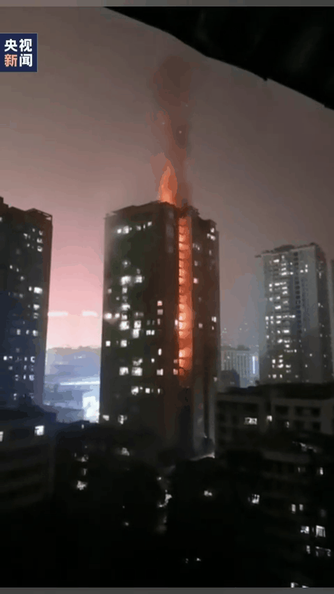 南京火災15條人命，高層住戶被架著烤