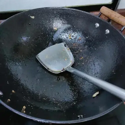 这种“锅”释放重金属，可能是“夺命锅”！很多人还在买，看看你家有吗？