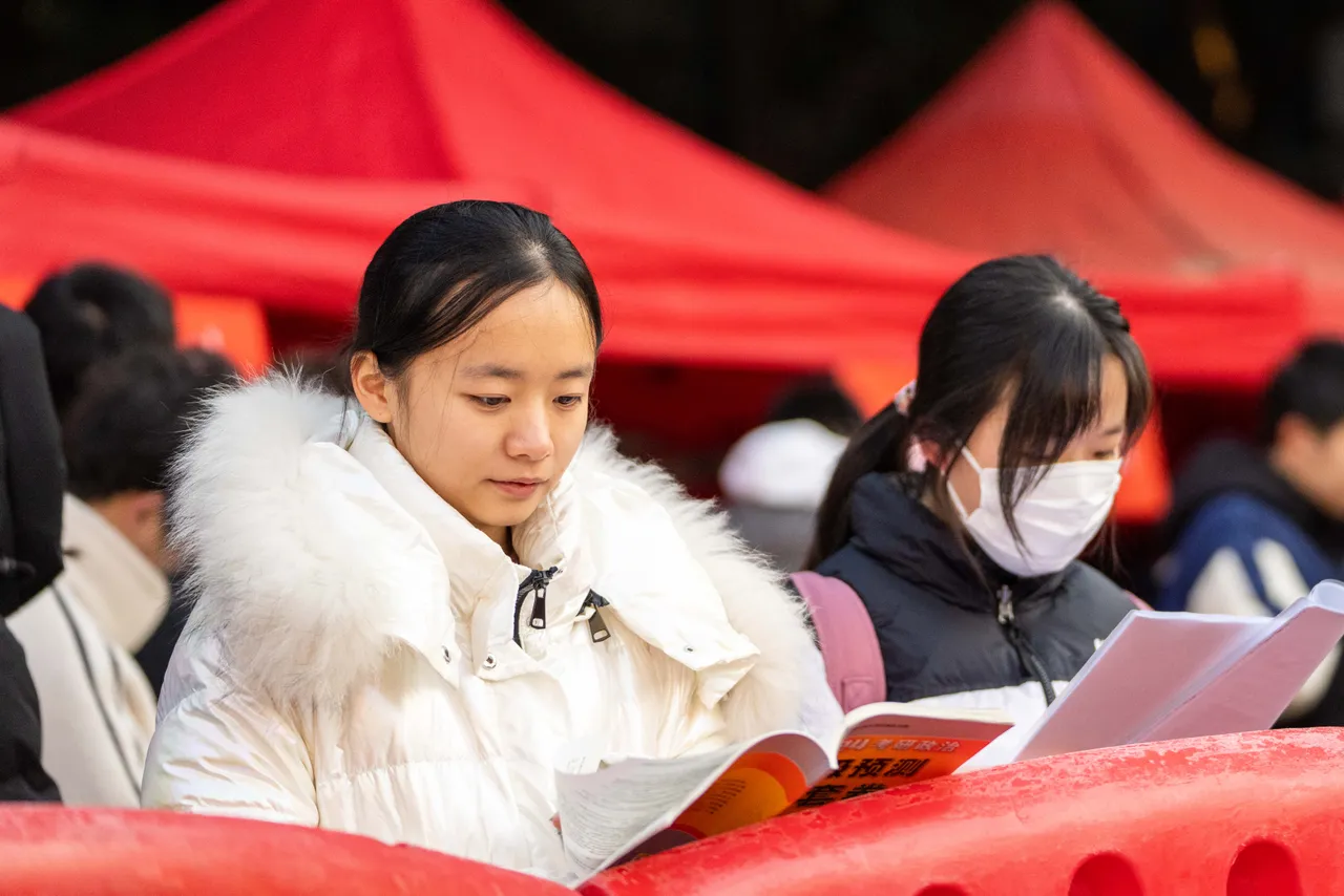 中国就业环境差 研究生人数连年增、各校闹宿舍荒