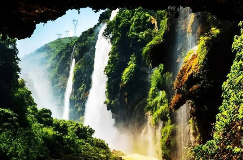 全球最美裂痕大峡谷，上百条瀑布直流而下，被誉为“中华第一漂”