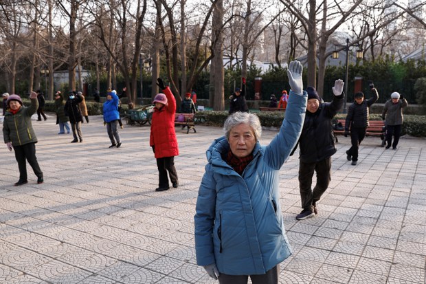 中国养老金每月“大幅加20元”　网民纷嘲讽似打发乞儿