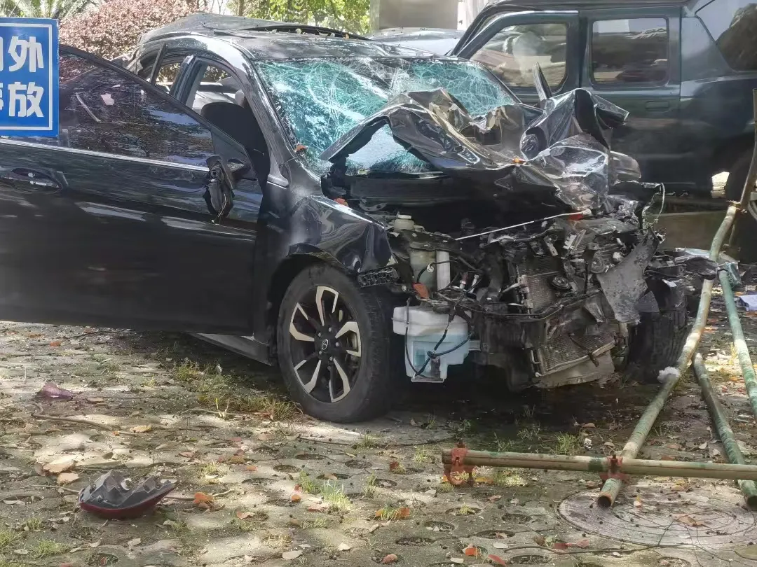 撞向同学的汽车：浙江高校飞车肆虐，3死16伤