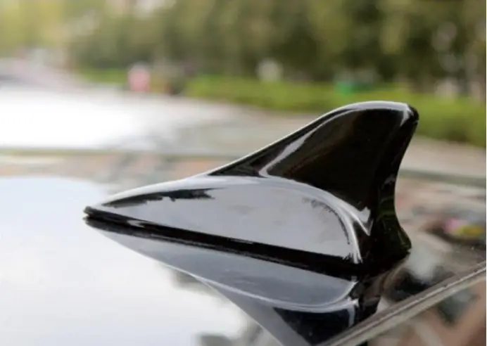 汽车顶上的“鲨鱼鳍”到底有什么用？老司机：关键时刻能保命