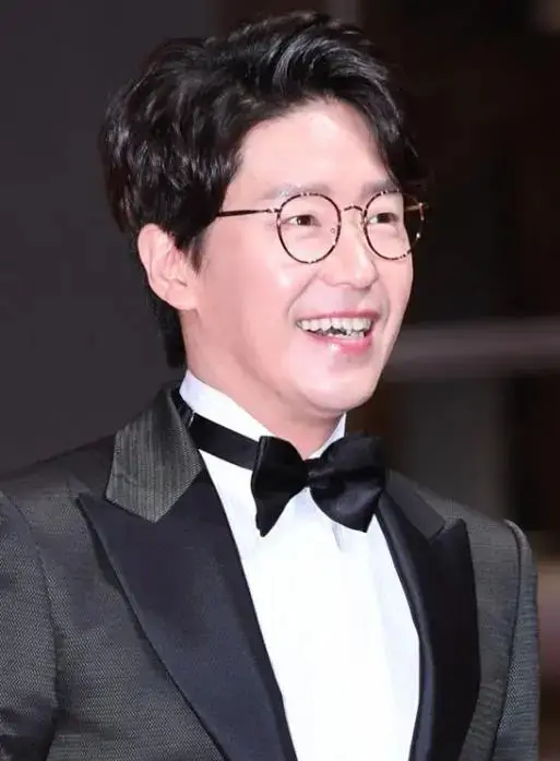 韩国演员严基俊举行非公开婚礼 曾在《顶楼》中饰演朱丹泰 