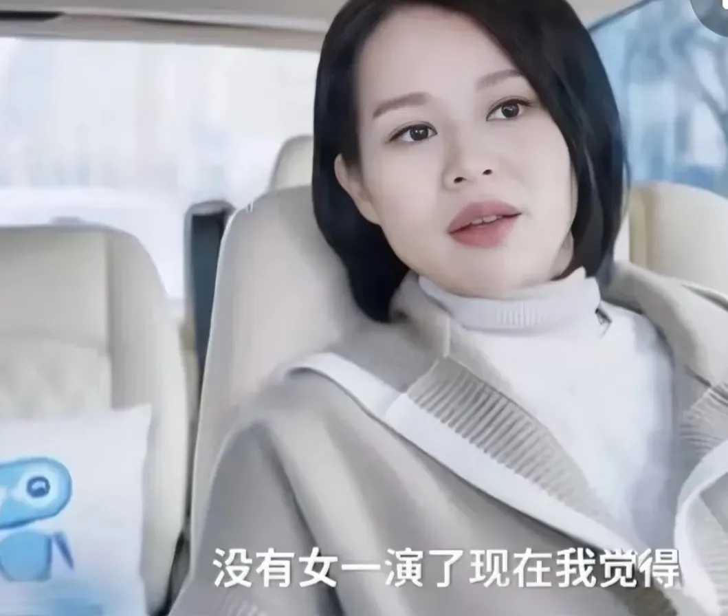 缺钱的明星，挤满景区