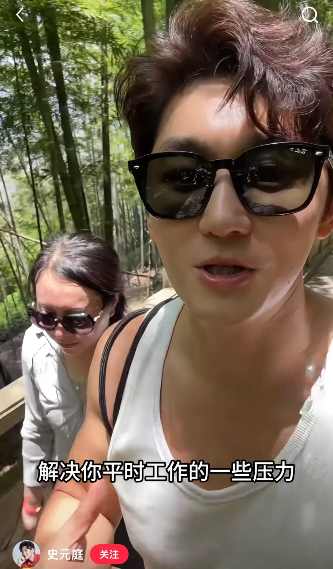 缺钱的明星，挤满景区