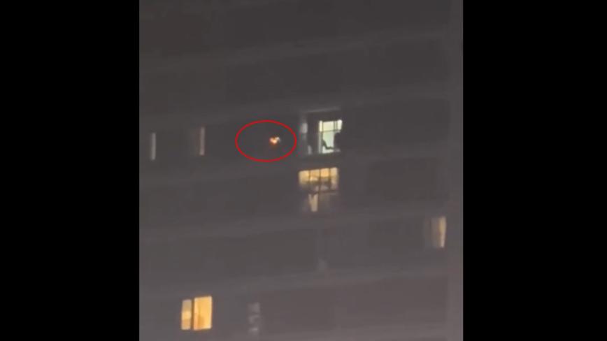 恐怖！杭州女子洗完澡惊见窗外无人机悬停（视频）