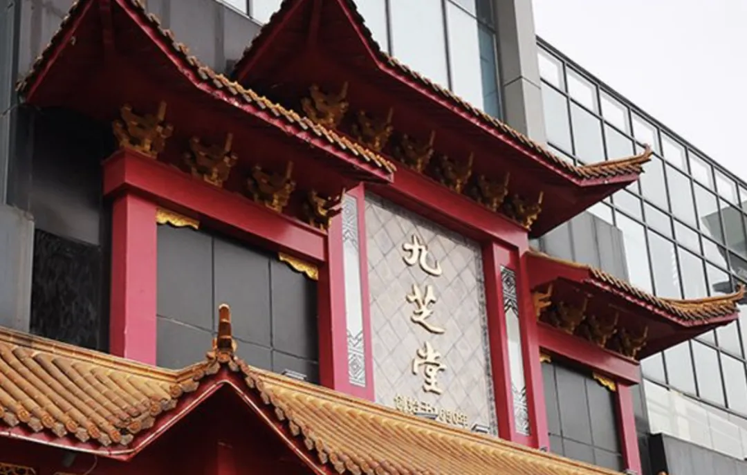 震惊金融圈：他纵身跳下，成就上海女首富