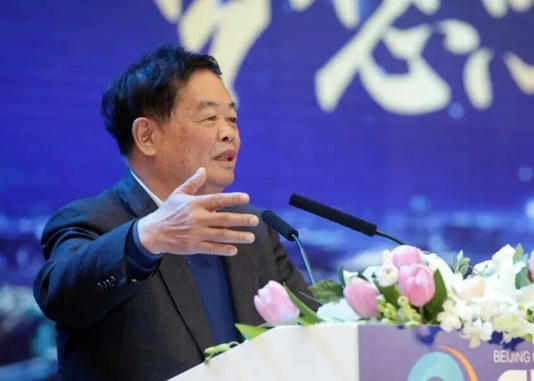 曹德旺辞职