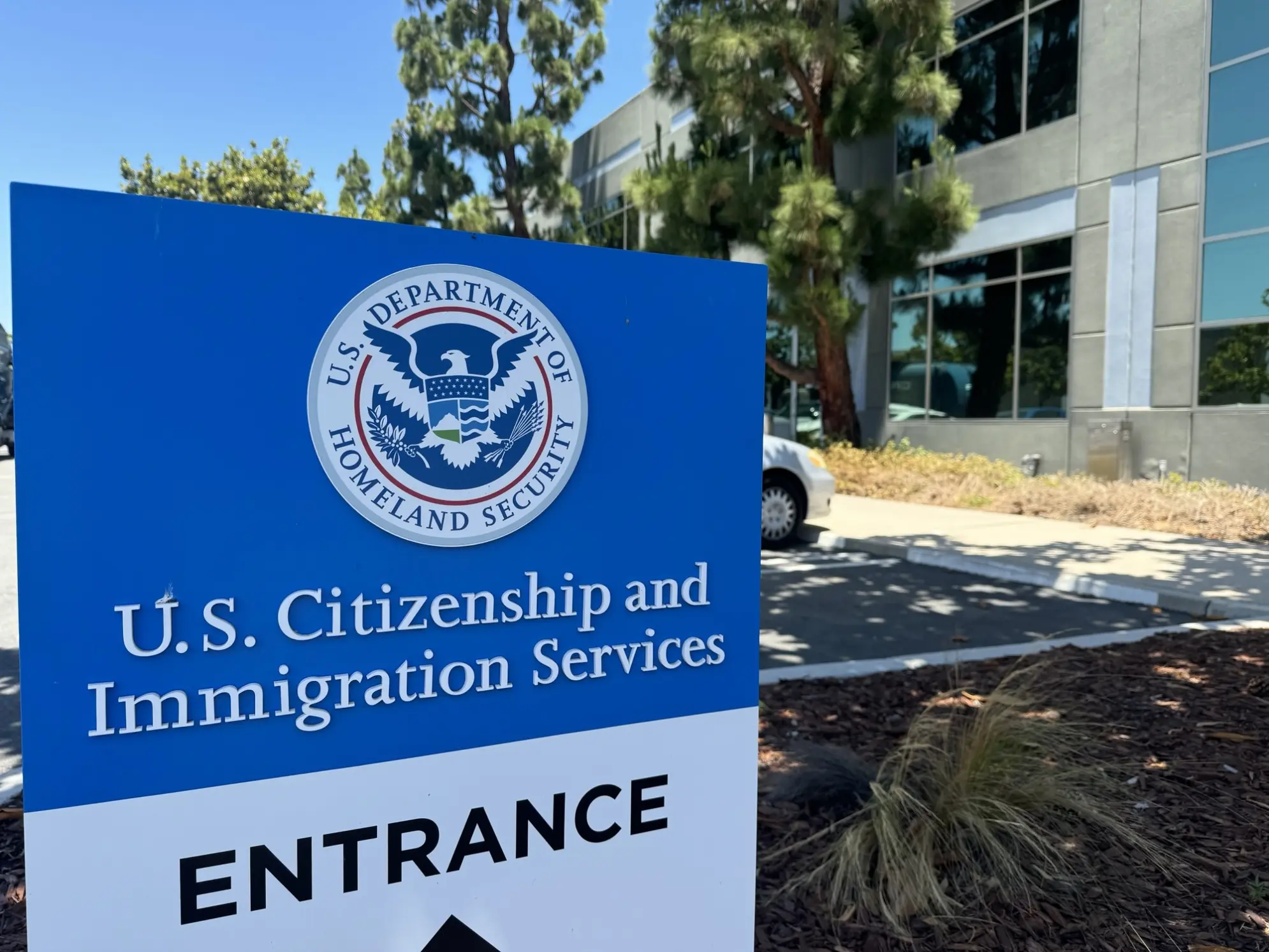 美移民新规:工卡续期审核时不再自动延期