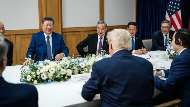 川普让习*近*平罕见“笑到并轨”