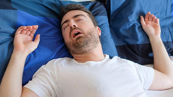 体内有癌 夜间有感觉？睡觉有4种不适 宜早预防