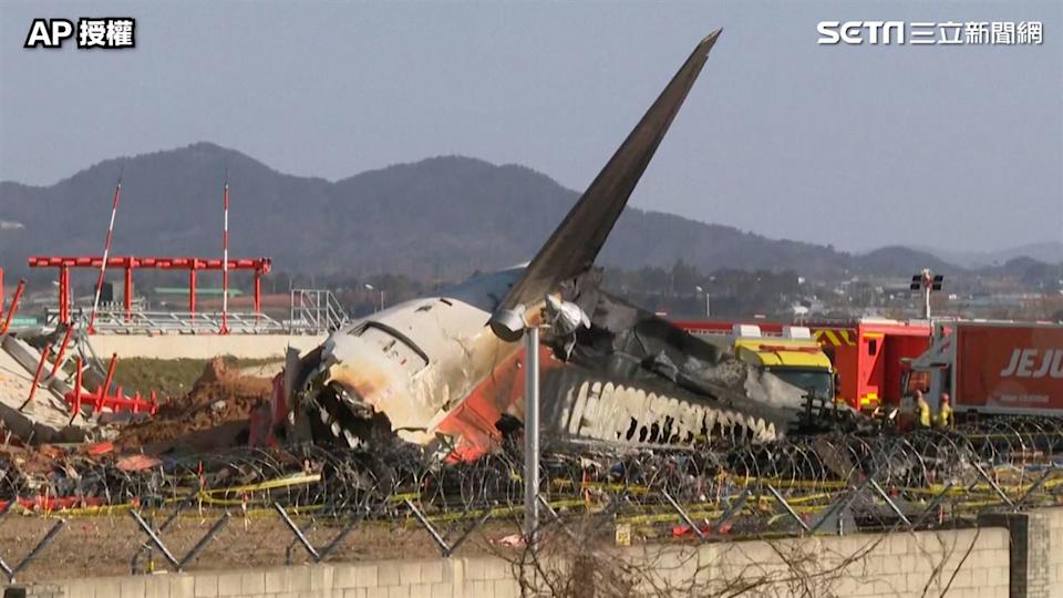 济州空难1年 64个麻袋遗骸仍散落外墙 家属崩溃