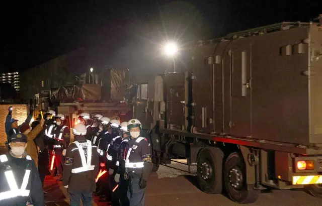 導彈運抵熊本市健軍駐屯地後，數十至百名居民到場抗議。