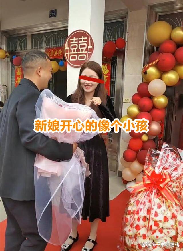 訂婚現場新郎新娘不般配，3大箱現金太壕氣