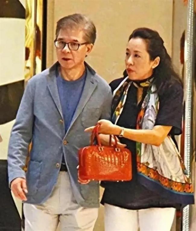 他倆才是最牛岳父母,3個女兒全嫁百億富豪