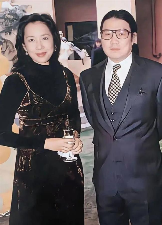 他倆才是最牛岳父母,3個女兒全嫁百億富豪