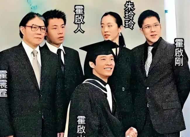 他倆才是最牛岳父母,3個女兒全嫁百億富豪