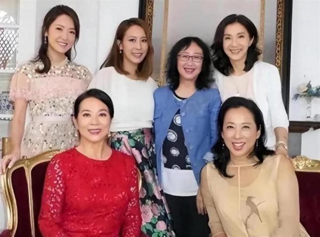 他倆才是最牛岳父母,3個女兒全嫁百億富豪