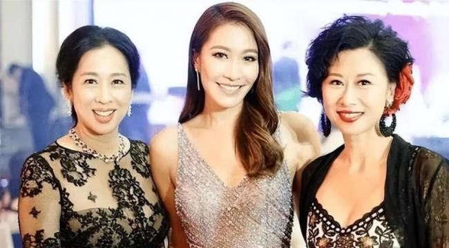 他倆才是最牛岳父母,3個女兒全嫁百億富豪