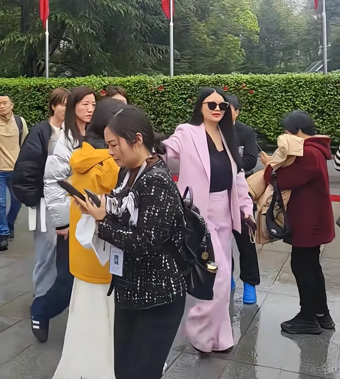 李湘風波後現身韶山，肉眼可見瘦了許多