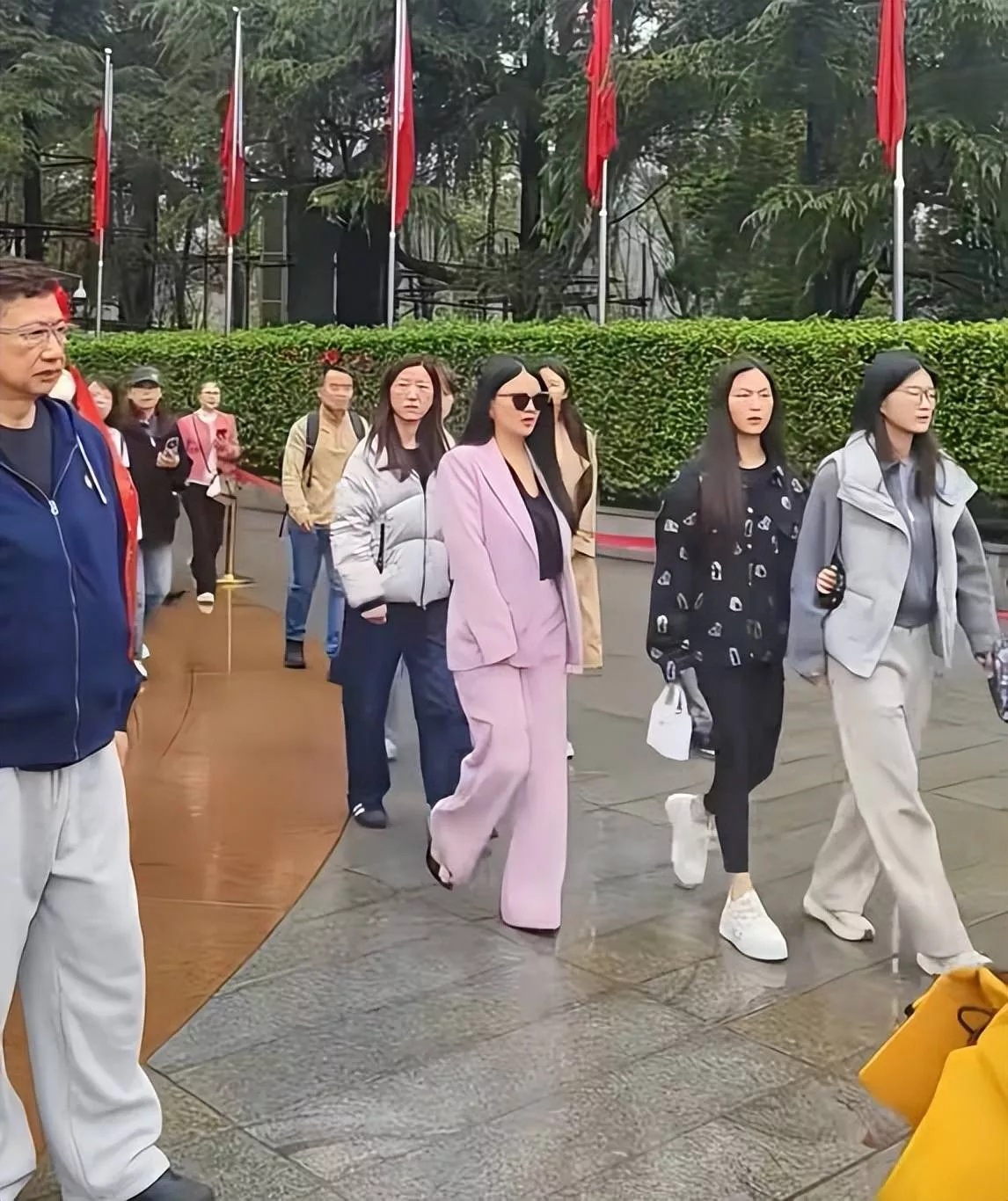 李湘風波後現身韶山，肉眼可見瘦了許多