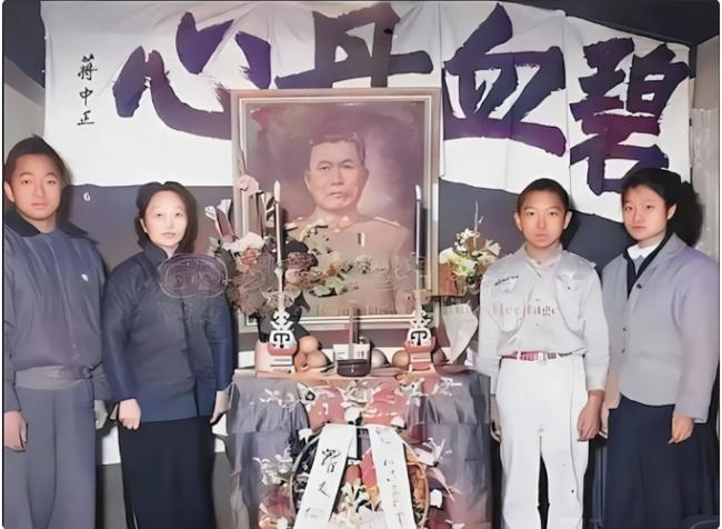 1978年，他用螞蟻搬家方式將全家送往美國