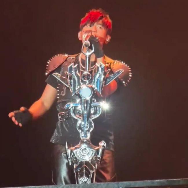 周杰倫演唱會口碑又崩了,本人唱不上去就划水