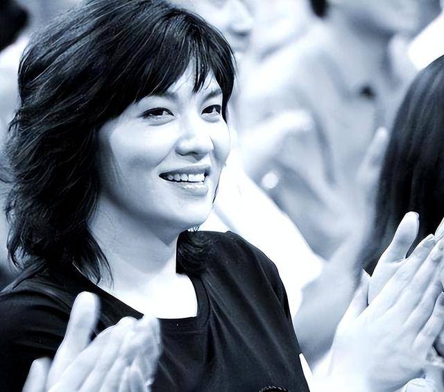 兒女都是英國籍，她如今在上海經商身價過億