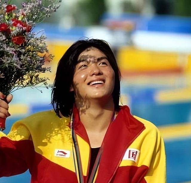 兒女都是英國籍，她如今在上海經商身價過億