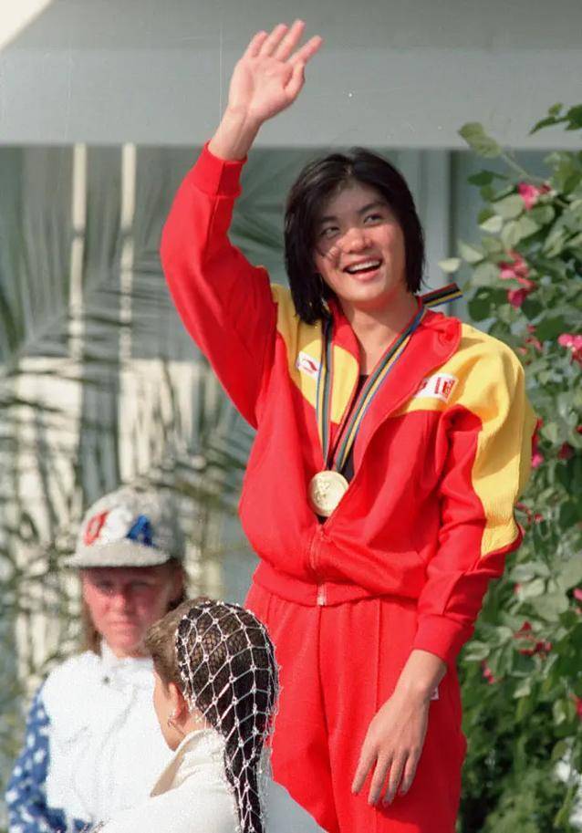 兒女都是英國籍，她如今在上海經商身價過億