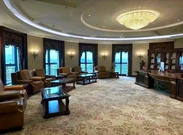 500平米，許家印奢華辦公室早年影像流出