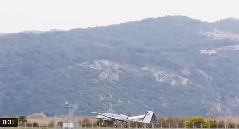 日本正逐步淘汰傳統攻擊直升機，轉向與土耳其合作生產無人機作戰體系。&nbsp;&nbsp;&nbsp;圖：翻攝自@Defence_Index