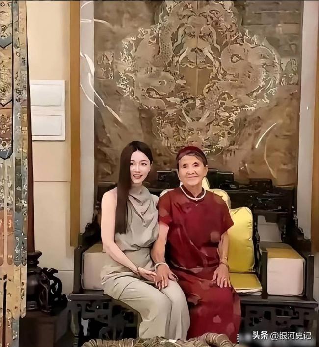 楊子帶23歲新女友見91歲母親，銅錢盆搶鏡