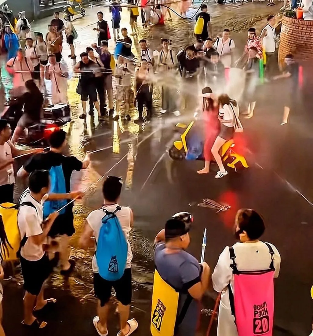西雙版納潑水節現狀曝光，看完你還敢去麼