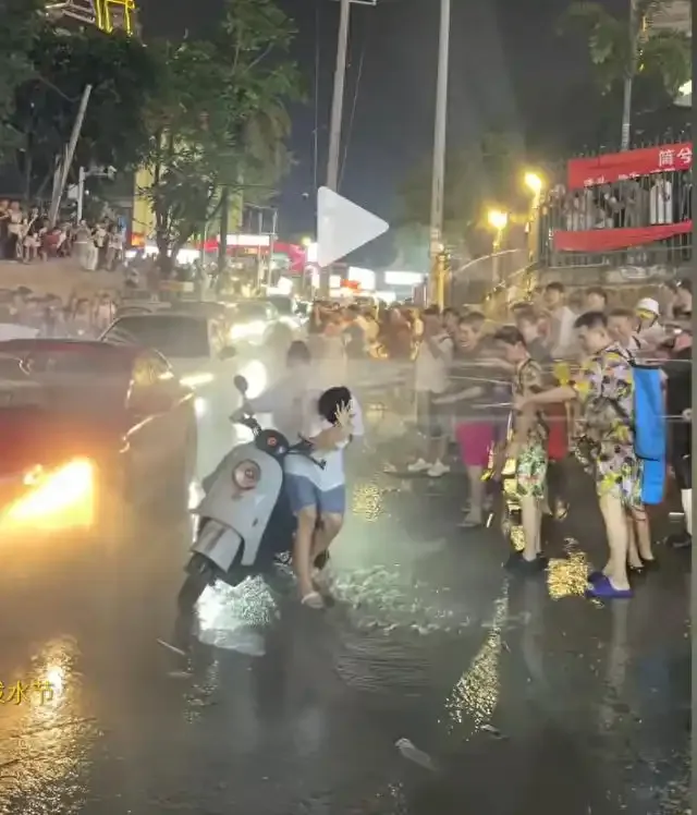 西雙版納潑水節現狀曝光，看完你還敢去麼