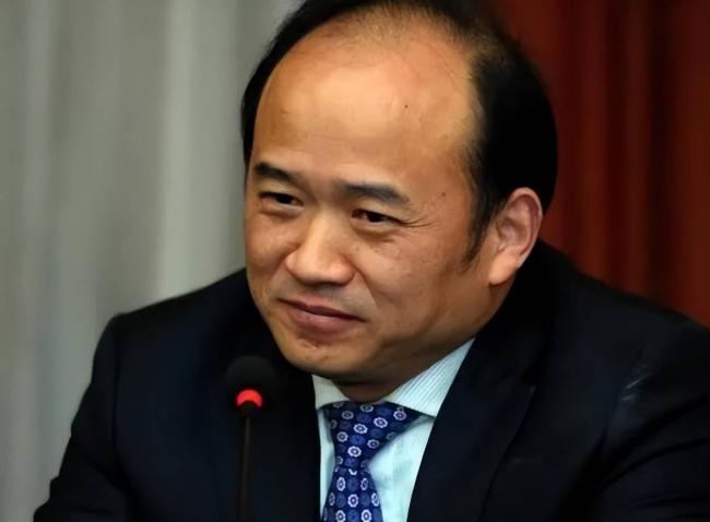 一出獄，就逃到國外！湖北前首富心酸自述