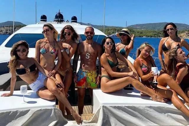 伊朗前外交官之子海外炫富奢靡生活，与父决裂