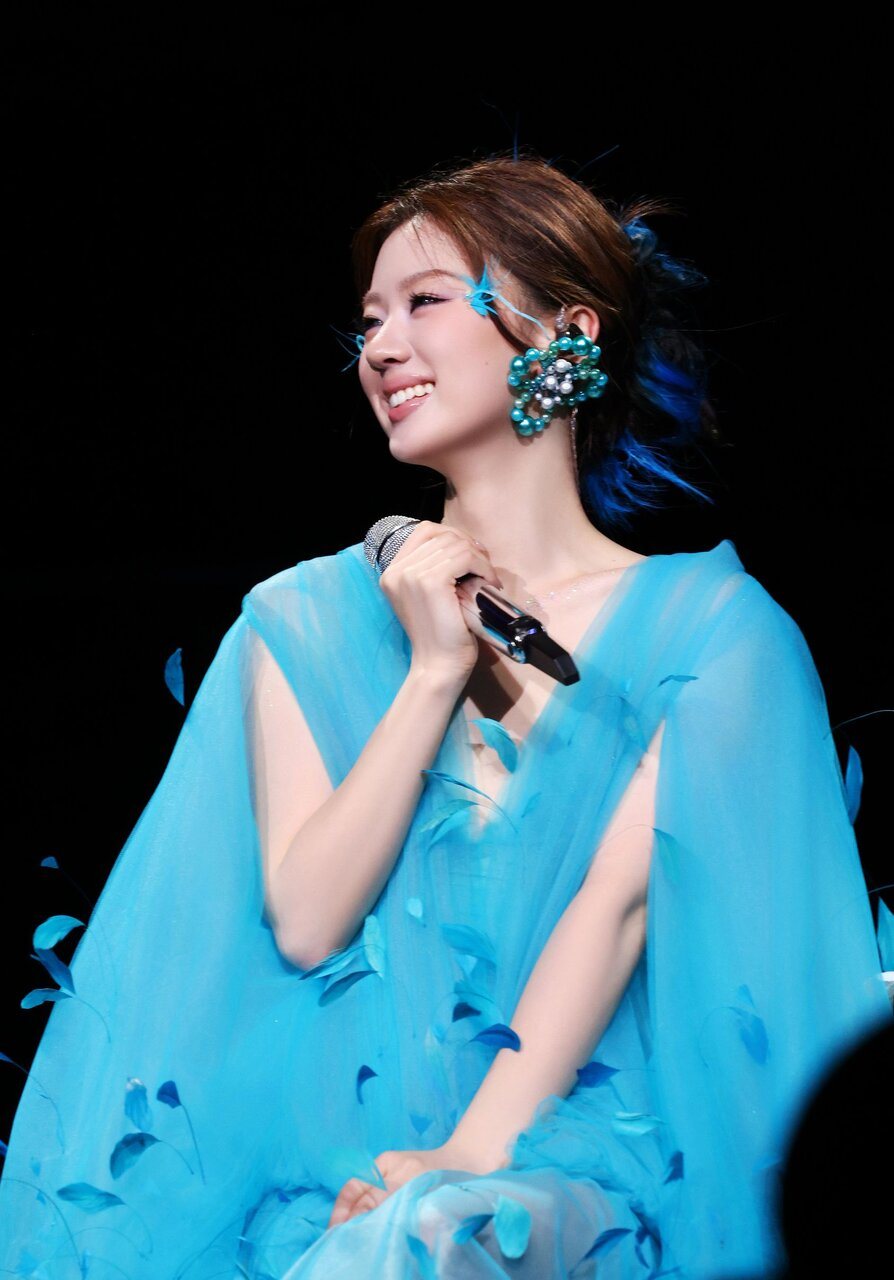 单依纯演唱会票价还大跳水，据传很多黄牛票甚至跌到了五折以下。(取材自微博)