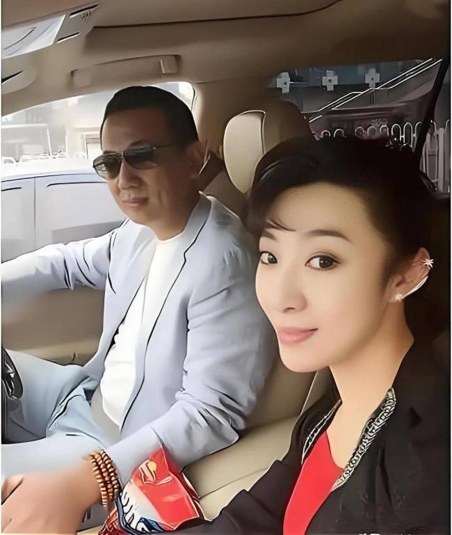 陳曉旭去世19年，丈夫已還俗，再婚生女