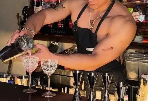 會所「小狼狗」和富婆們的瓜