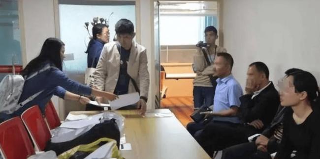 2014年一家四口在華山跳崖，留下2個月大的女兒