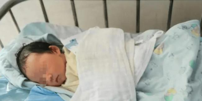 2014年一家四口在華山跳崖，留下2個月大的女兒