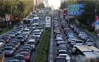 五一才發現，佔滿高速的全是10萬左右的燃油車