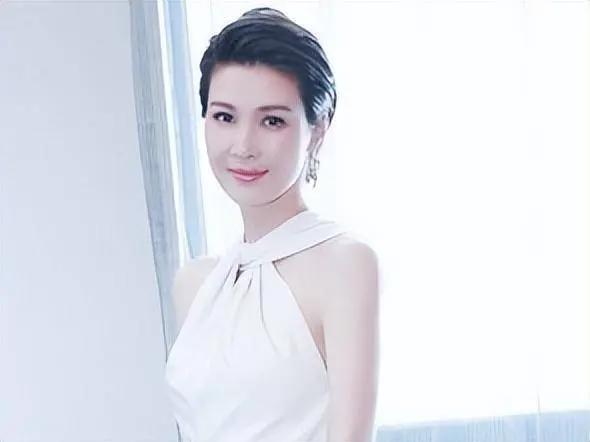 她拼命演戲,終於還清1億4000萬人民幣巨債