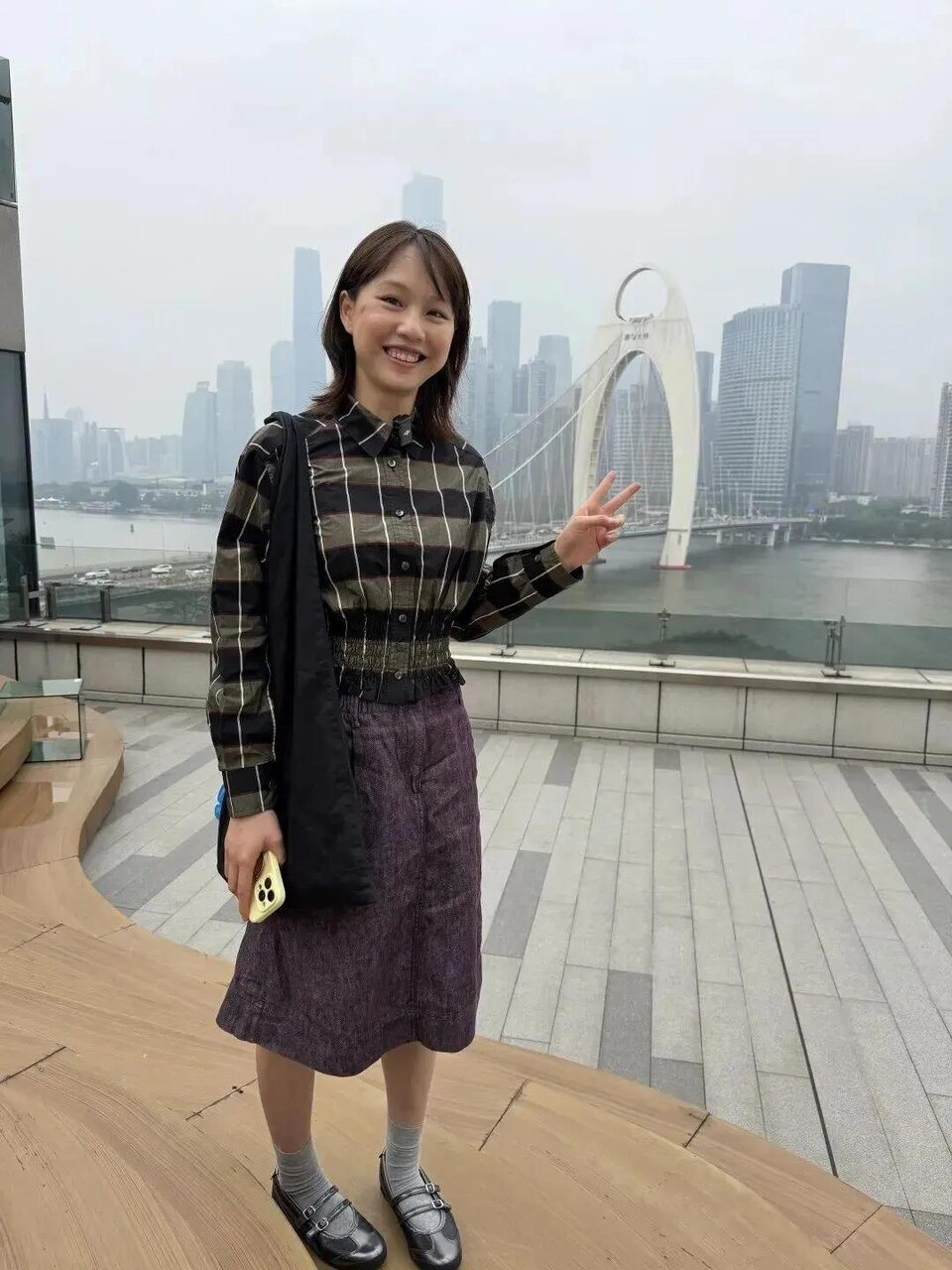 清華大學美術學院碩士的廣州女生Yoyo，畢業後做紋眉師一年了。（取材自大象新聞）