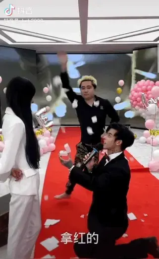 四婚四离，年入千万！她把结婚当生意