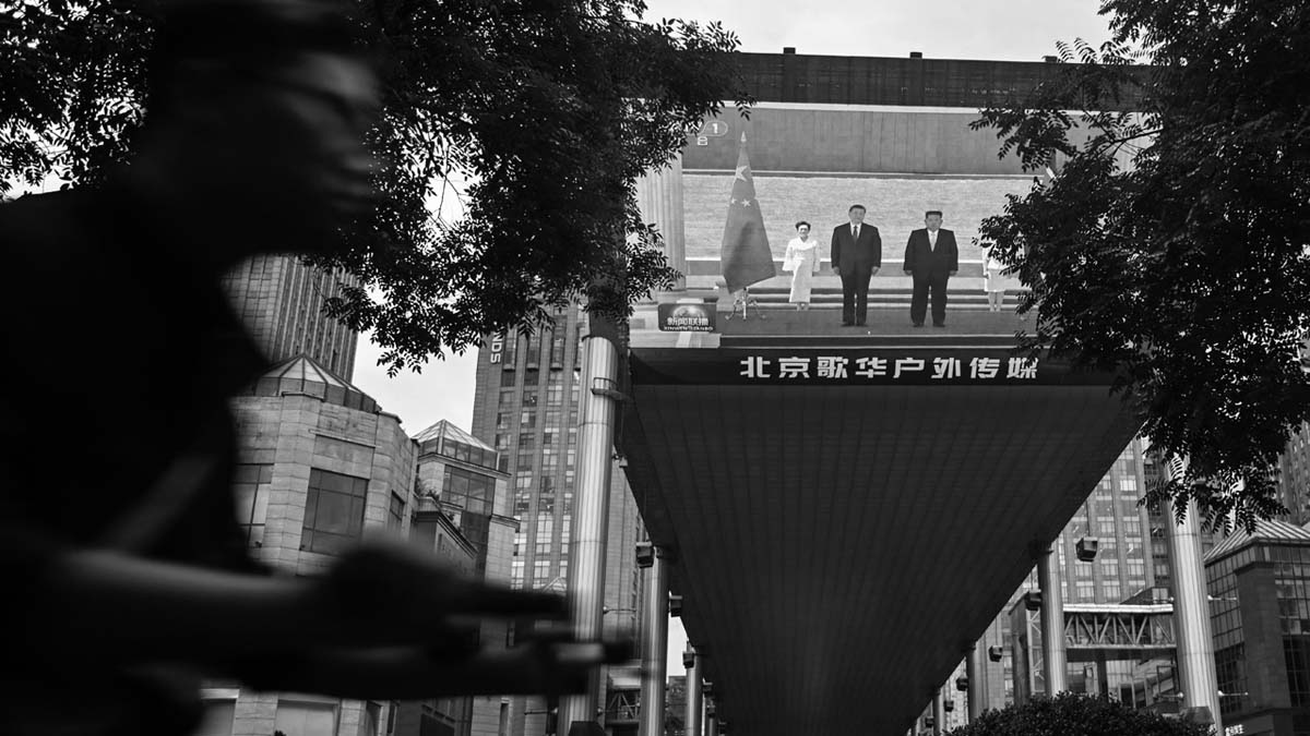 朝媒拍攝習金會:習成了金正恩「跟班」
